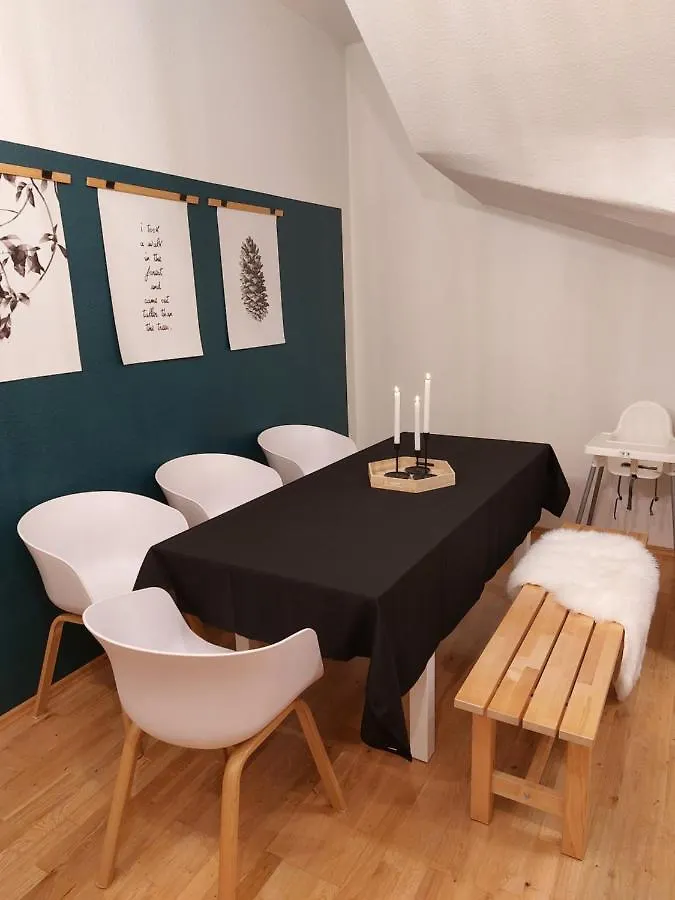 Ferienwohnung Viel Platz Fuer Gruppen Inkl. Waschmaschine, Hochstuhl Und Playstation Mitten In Der Altstadt Amberg 0*,